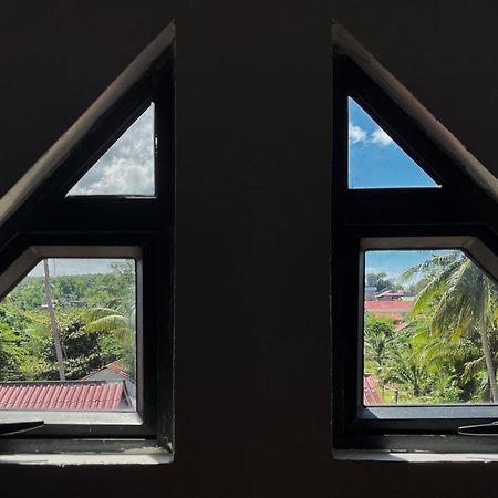 Seashell Guesthouse, Bar And Tattoos Đảo Koh Rong Samloem Ngoại thất bức ảnh