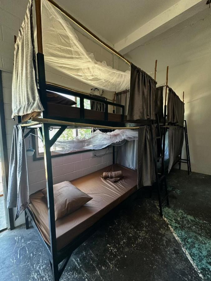 Seashell Guesthouse, Bar And Tattoos Đảo Koh Rong Samloem Ngoại thất bức ảnh