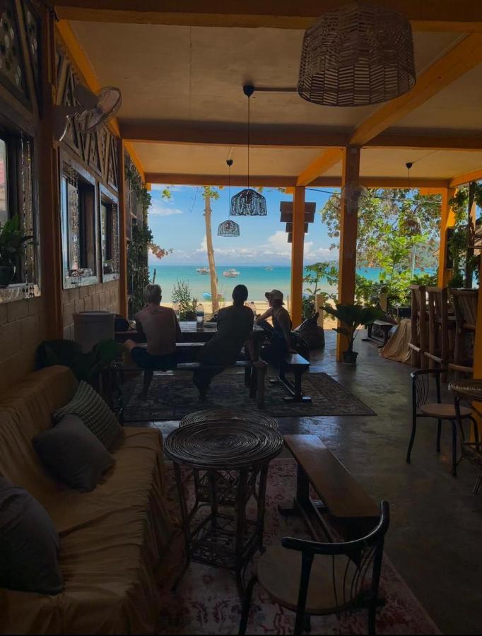 Seashell Guesthouse, Bar And Tattoos Đảo Koh Rong Samloem Ngoại thất bức ảnh
