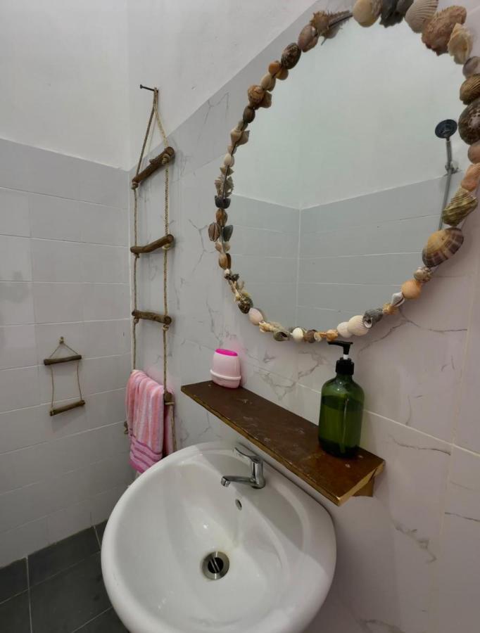Seashell Guesthouse, Bar And Tattoos Đảo Koh Rong Samloem Ngoại thất bức ảnh