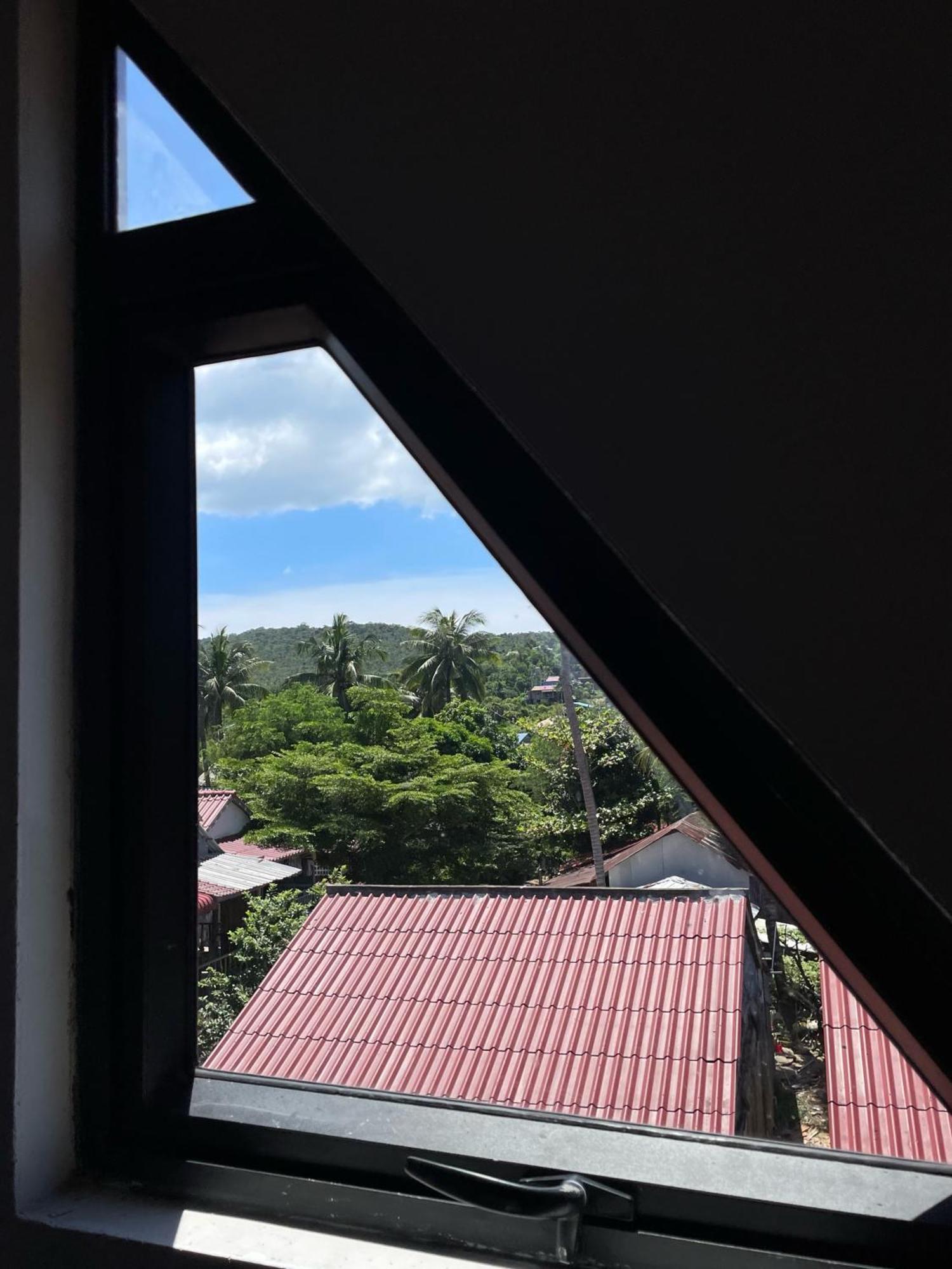 Seashell Guesthouse, Bar And Tattoos Đảo Koh Rong Samloem Ngoại thất bức ảnh